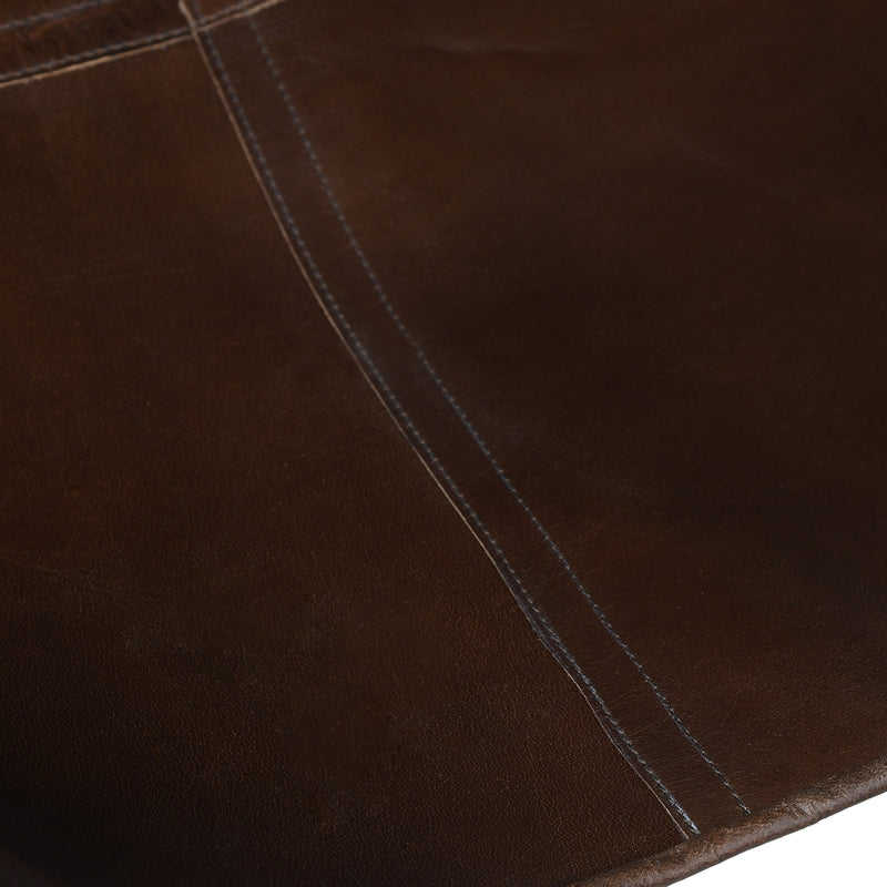 Chaise papillon en cuir foncé