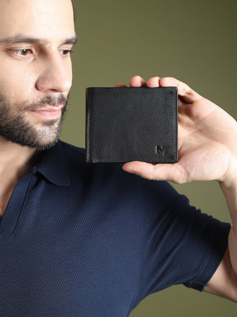Black Minimal Contrast Wallet